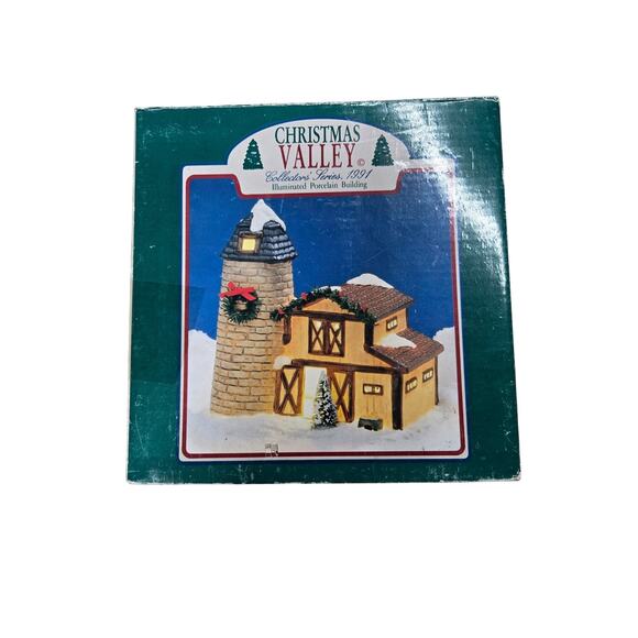 Christmas valley lighted winter barn - Picture 2 of 9